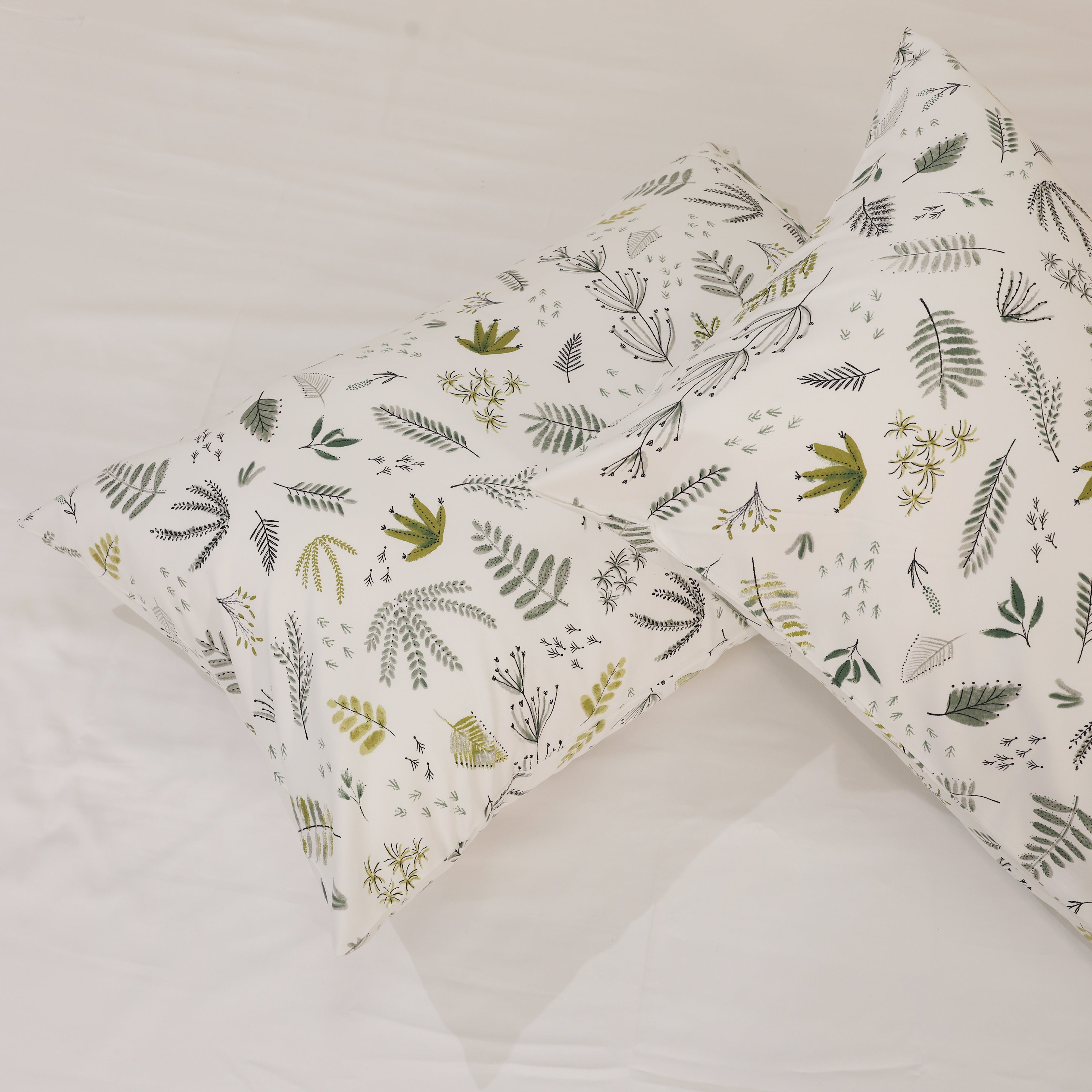 Microfiber Bedsheet, Chadar - Soft and Breathable - Flat Sheet with 2 pillow cases - Fade Resistance Wrinkle Free bedsheets (Leafy Tranquil Print)